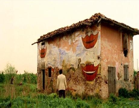 LA CASA DALLE FINESTRE CHE RIDONO