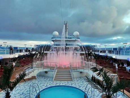 In diretta da Royal Princess: giorno 2. La serata di gala e le aree per soli adulti ‘Retreat Pool’ e ‘The Sanctuary’