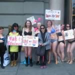 San Francisco, sit-in in intimo con i corpi veri contro Victoria' Secret 03