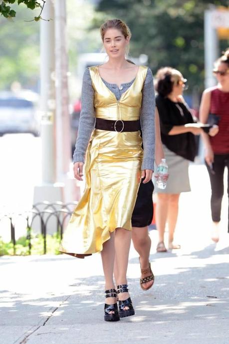New York, l'angelo di Victoria's Secrey Doutzen Kroes indossa l'abito dorato01