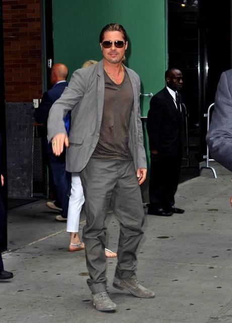 Brad Pitt a Times Square registra Good Morning America 02