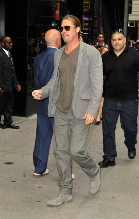 Brad Pitt a Times Square registra Good Morning America 03