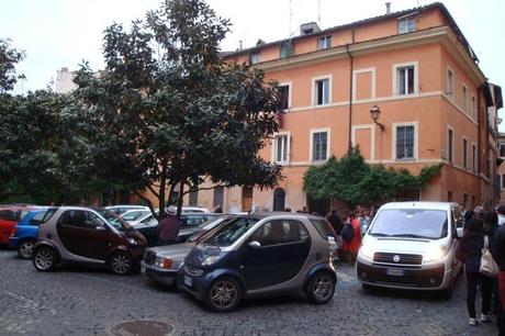 LE PIAZZE PARCHEGGIO DI TRASTEVERE: ANCORA FOTO, ANCORA SEGNALAZIONI