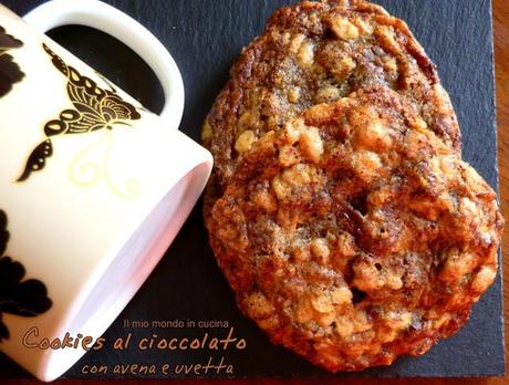 COOKIES CON FIOCCHI DI AVENA, UVETTA E CIOCCOLATO