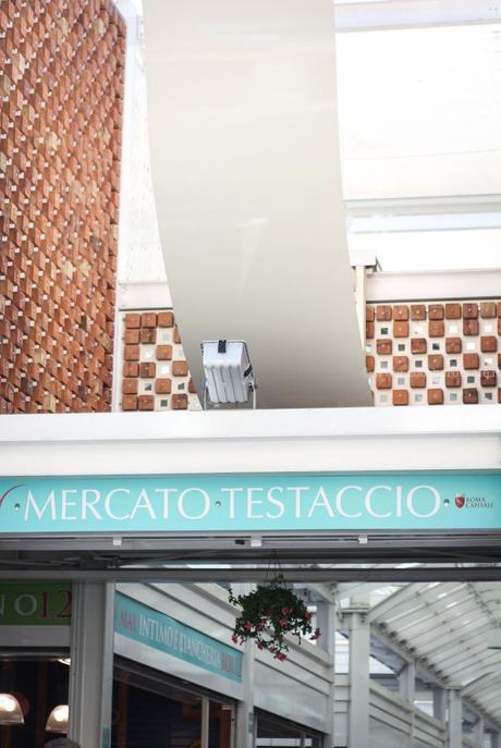 mercato di testaccio 940x1405 Il mercato di Testaccio a Roma