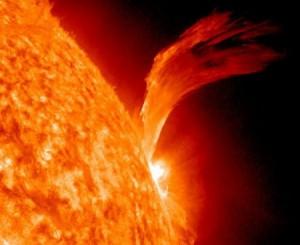 Forte tempesta solare nelle prossime settimane: la Nasa avverte di possibili black-out