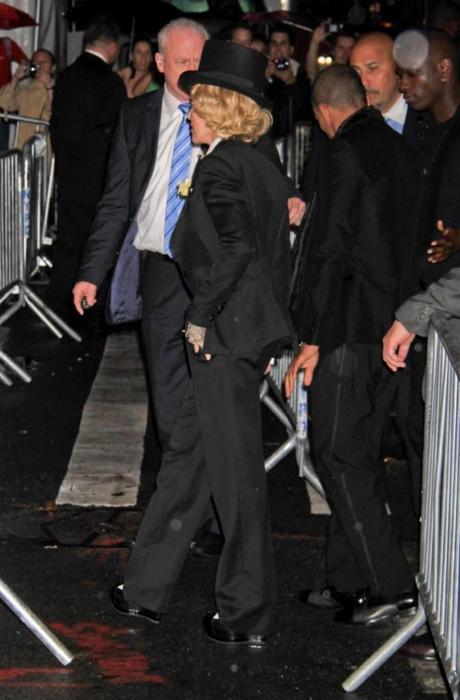 New York, Madonna con la tuba: l'omaggio a Marlene Dietrich 06