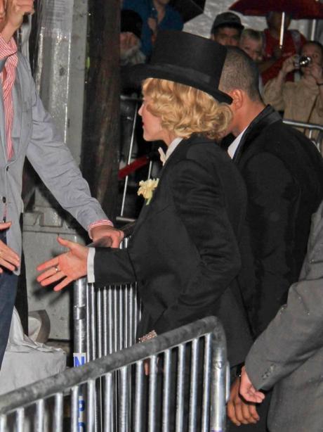 New York, Madonna con la tuba: l'omaggio a Marlene Dietrich 03