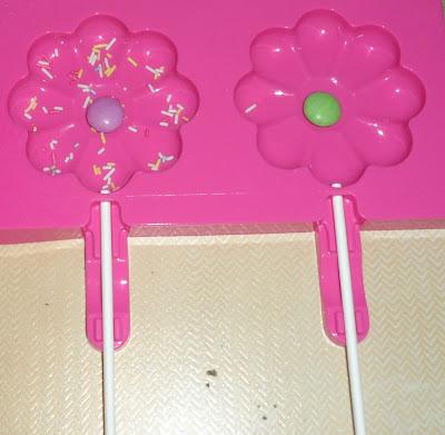 I dolcissimi lecca lecca Daisy Pop realizzati con Silikomart.