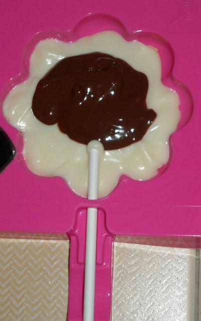 I dolcissimi lecca lecca Daisy Pop realizzati con Silikomart.
