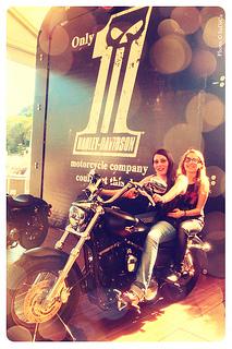 Isa e Sara in Harley