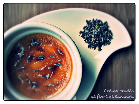 Crème Brulée ai fiori di lavanda (Crème brulée with lavender flowers)