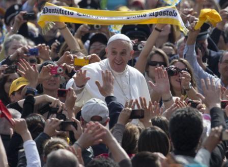 Santo Padre sei parte di noi!In silenzio, nascosti, segui...