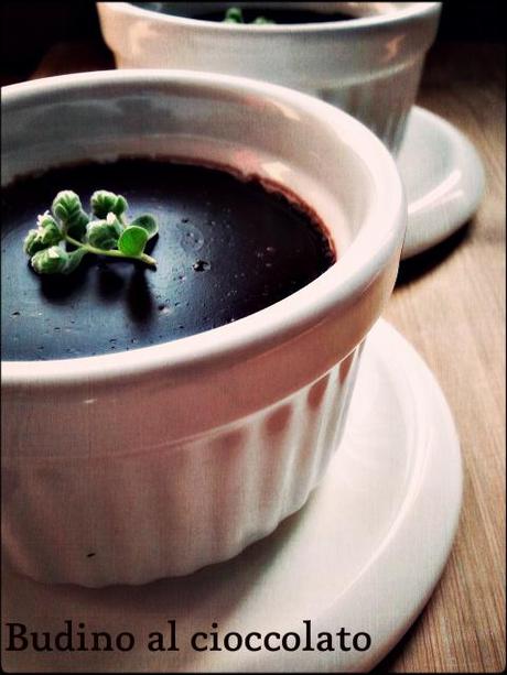 BUDINO AL CIOCCOLATO CON FIORI DI MAGGIORANA (Chocolate pudding with marjoram flowers)