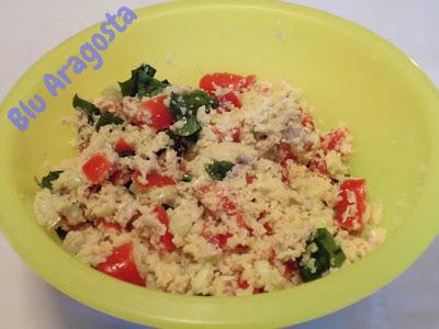 Cupola di cous cous con salsa allo yogurt e curry