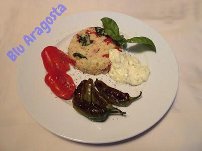 Cupola di cous cous con salsa allo yogurt e curry