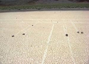 Scoperto il mistero delle pietre che si muovono a Racetrack Playa: la valle della morte