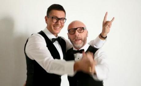 Sfilate Milano: uomo nudo sale sulla passerella di Dolce e Gabbana #vuoleunbidet?