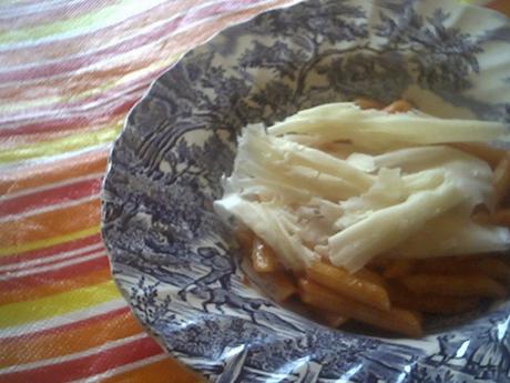 penne al pomodoro con raspadura