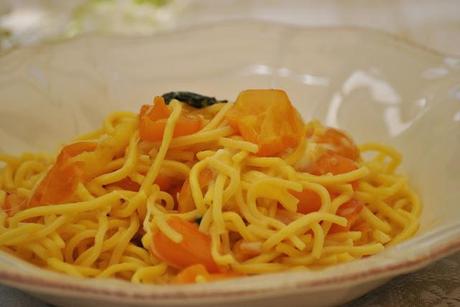 Spaghetti alla chitarra con pomodorini gialli