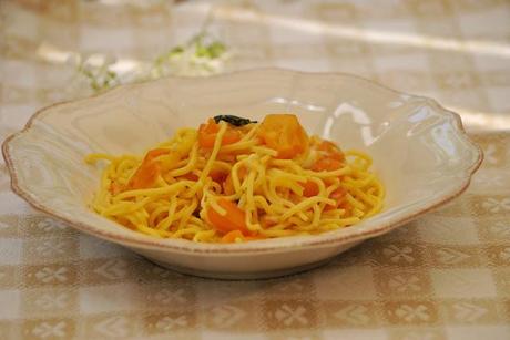 Spaghetti alla chitarra con pomodorini gialli