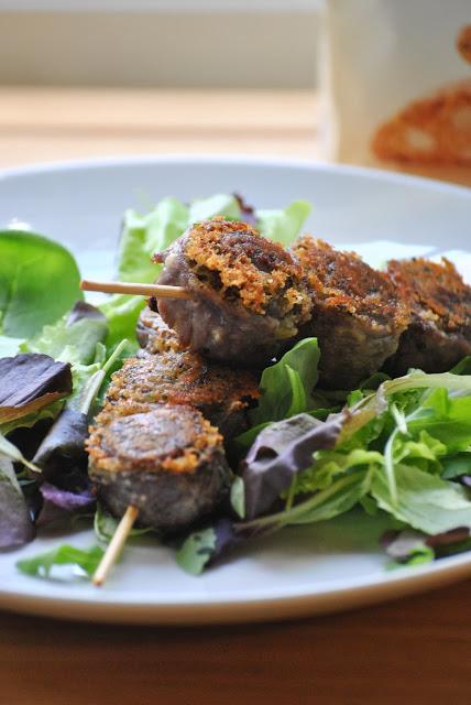 Involtini di manzo in crosta di cantucci alle mandorle