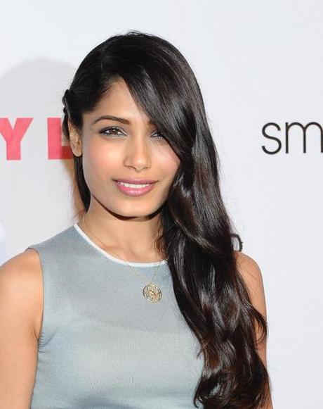 Freida+Pinto+Long+Hairstyles+Side+Sweep+1Vis3R4a1Pwl