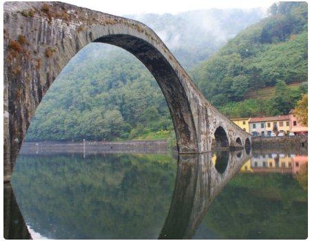 Il ponte del Diavolo a Borgo a Mozzano, Lucca, foto CC di P Medved