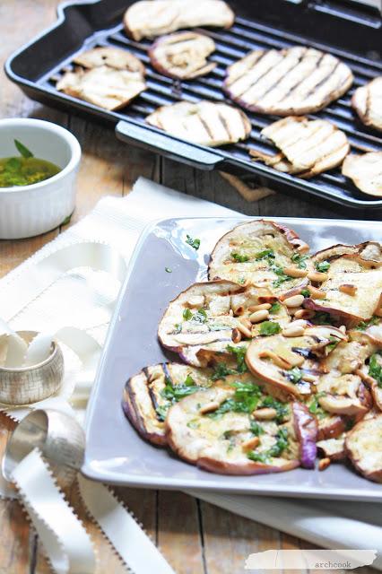 Adesso si griglia! Melanzana tonda, pinoli e basilico - Staub