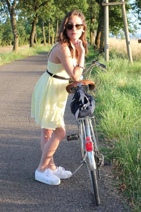 Una bicicletta nel grano out-fit