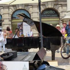  Il pianista in Piazza Erbe