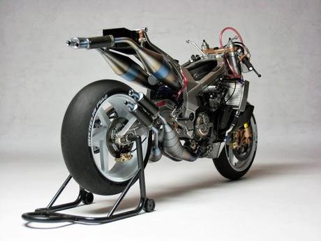 Suzuki RGV 500 Γ XR89 Y.Kagayama 1999 by Luyan Wen (Tamiya)