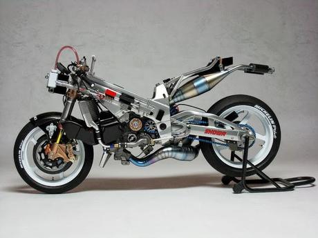 Suzuki RGV 500 Γ XR89 Y.Kagayama 1999 by Luyan Wen (Tamiya)