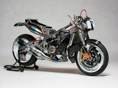 Suzuki RGV 500 Γ XR89 Y.Kagayama 1999 by Luyan Wen (Tamiya)