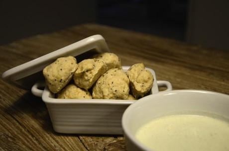 polpettine di pollo al vapore con salsa di yogurt di capra