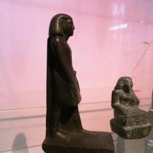 È giallo a Manchester: una statuetta egizia di 4 mila anni si muove da sola al museo