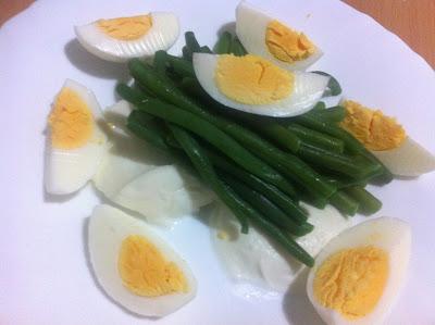 Insalata mozzarella, fagiolini e uova sode