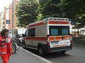 ambulanze Pietralata volontari habitué della doppia fila. Chissà sanno quanti incidenti (che richiedono ambulanze) fila genera all'anno...