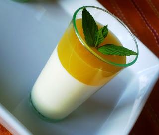 Panna cotta con gelée di mango