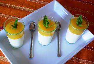 Panna cotta con gelée di mango