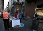 Oggi, dopo anni, commercianti trastevere hanno finalmente capito bancarelle faranno fallire. altri forse, capiranno anche danno della sosta selvatica.
