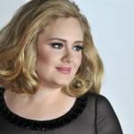 Adele è felice e si tatua la parola “paradise”