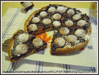 Crostata agli amaretti e marmellata di fragole