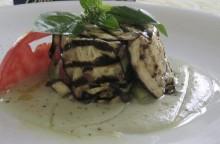 Tortino di melanzane, gamberi e zucchine in fiore