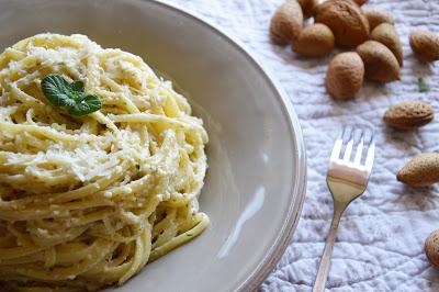 LINGUINE al PESTO di MANDORLE