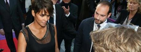 Halle Berry testimonial per una nuova legge anti-paparazzi