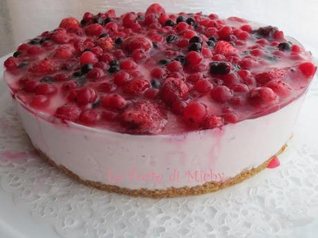 Torta semifreddo allo yogurt con frutti di bosco