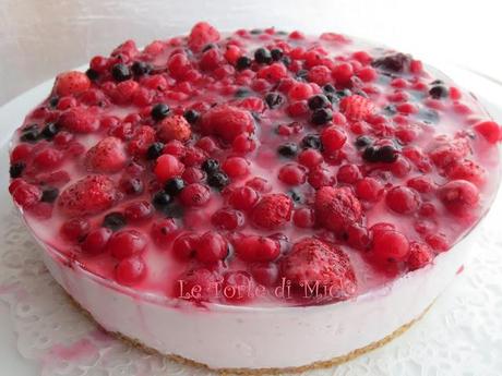 Torta semifreddo allo yogurt con frutti di bosco