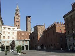 piazza stradivari senza l'invasore