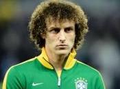 [VIDEO] David Luiz finge portiere, clamoroso salvataggio sulla linea porta!